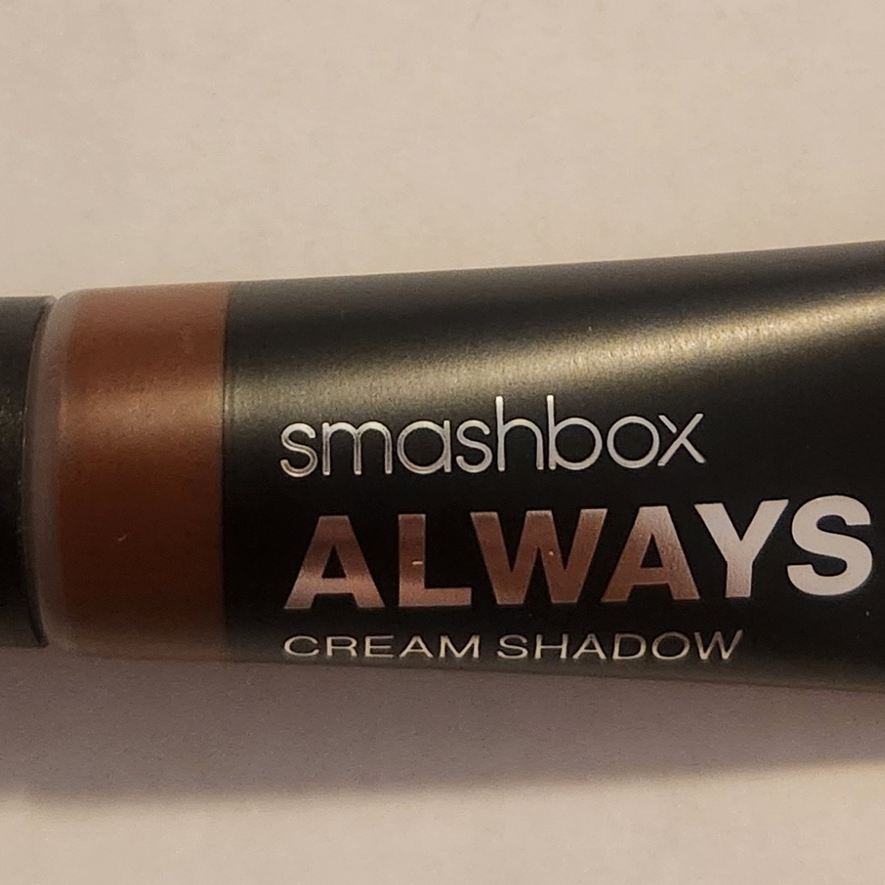 Smashbox Always Cream Shadow - Color Is called BARISTA